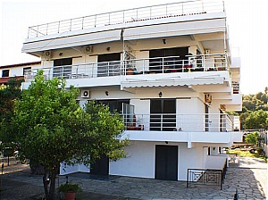  Salonikiou Beach Deluxe Apartments 