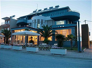  Yakinthos Hotel Apartments  1*