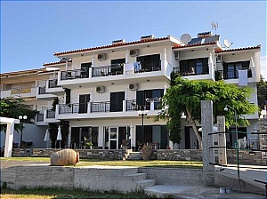  Alexandros Apartments 
